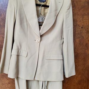 Giorgio Armani couture skirt suit, size 40, made in Italy, cream yellow